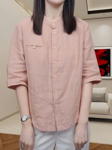 เสื้อเชิ้ตคอโปโลแขนสั้นทรงหลวมสำหรับผู้หญิงในช่วงฤดูร้อนปี 2024 สไตล์เกาหลี เสื้อเชิ้ตแขนยาว 7 นิ้ว สีพื้น เสื้อเชิ้ตแฟชั่นไซส์ใหญ่สำหรับคุณแม่