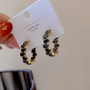 Black Geometric Zirconia CC Earrings: A Trendy Choice