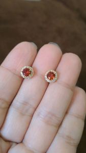 Anting Tusuk Premium Marun Kristal Titanium Emas 22K