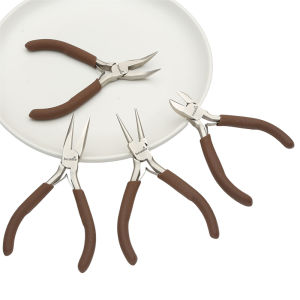 1ชิ้นเครื่องมือเครื่องประดับสีน้ำตาลคีมปากแหลมเข็ม S คีมปากแหลมกลมคีมตัดด้านข้างสำหรับทำเครื่องประดับแบบทำมืออุปกรณ์อุปกรณ์ทำมือ