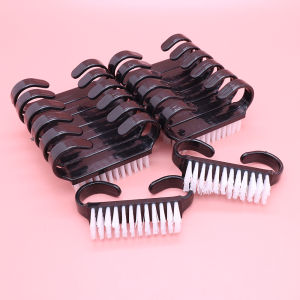 50/100pcs แปรงเล็บสีดํา MINI Goat Horn Scrubber นุ่มลบฝุ่นพลาสติกเล็บเท้าเล็บแปรงทําความสะอาด