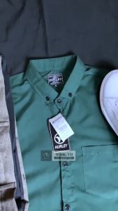 kemeja pria lengan pendek polos warna hijau botol slimfit casual hem pria lengan pendek formal