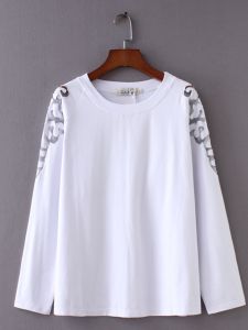 พลัสไซส์ ผู้หญิง เสื้อยืดคอกลม แขนไหล่ดอกไม้กลวง หลวม เสื้อฐานพอดี สตรีทสไตล์ ลำลอง ผ้าฝ้าย เสื้อท่อนบน