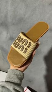 YoungShoes รองเท้าแตะผ้าลินินทอแนววินเทจรองเท้าแตะชายหาดพื้นแบนสำหรับวันหยุดฤดูร้อน2024รองเท้าแตะผู้หญิงใส่ไปข้างนอก