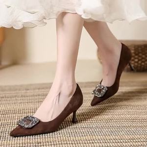 Giày Cao Gót Màu Đen Giày Cao Gót Đính Đá Khóa Vuông Cổ Điển Mẫu Mới Mùa Nữ Giày Đơn Nữ Đi Làm Thanh Lịch Sành Điệu