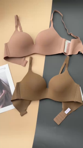 Áo ngực Thái Lan không gọng Áo ngực Sister Hood mút mỏng lưng không đường may S904