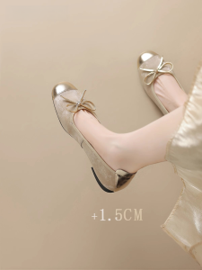 รองเท้าบัลเล่ต์ส้นแบนแบบสวมสำหรับผู้หญิง ฤดูใบไม้ผลิและฤดูร้อน รองเท้าบัลเล่ต์สไตล์ฝรั่งเศสแบบมีพื้นแบน รองเท้าแตะแบบสวม ส้นแบน รองเท้าลำลอง วัสดุ PU