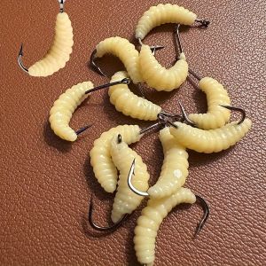 30PCS Yellow Rubber Maggots with Hooks Soft Grub Lures for Freshwater Fishing Bass Trout Crappie BluegillFishing Bait Set Gift