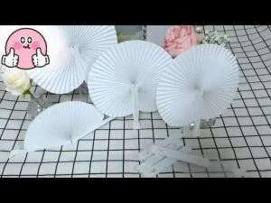 5pcs Folding Hand Fan Round Heart Shaped White Paper Fans Wedding Birthday Party Favors