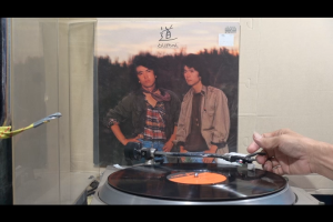 1 แผ่นเสียง 12นิ้ว j36 Vf9004 japan แผ่นVG++ ริ้วรอยบาง เสียงรบกวนนิดหน่อยไม่มีรอยลึก แผ่นล้างสะอาดแล้ว ปกVG++มีตำหนิขอบนิดหน่อย ขอบไม่ขาด สันไม่ทะลุ