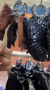 Móc khóa móng cá sấu thật 100% gắn oto túi sách độc lạ sang chảnh giá tận xưởng