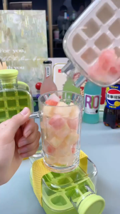 2in1 กล่องน้ำแข็ง แม่พิมพ์น้ำแข็ง 18ช่อง ที่ทำน้ำแข็ง แก้วน้ำ ขวดน้ำพกพา พร้อมหลอด DIY