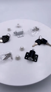 2Pcs Window Lock Sliding Patio Door Catches Set Glass Door Patio Window Bolt Catch Push Security Lock with 2 Keys