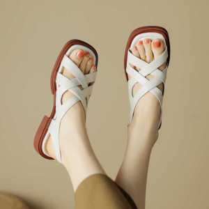 Leather Open-Toe Thick Heel Cross Band Sandals Womens Summer New Square Head Hollow Soft Bottom Comfortable Mom Sandals