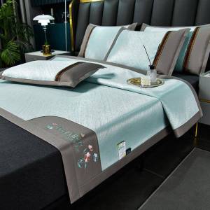 New Fine Foldable Cool And Breathable Icesilk Bed Mattress Cooler
