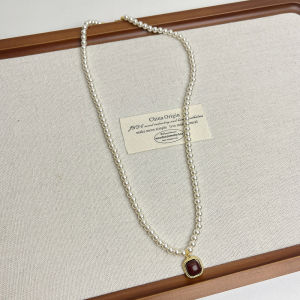 Elegant Red Heart Pearl Necklace Womens New 2024 Lightweight Luxury Clavicle Chain High-End Feeling Personality Neck Chain