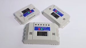 PWM 30A โซล่าชาร์จเจอร์ Solar Charge Controller แบตเตอรี่ 12V/24V LCD Display Dual USB Solar Panel Charger - พร้อมส่ง