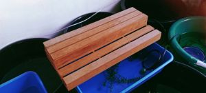 ฐานไม้พาดขอบอ่างปลา