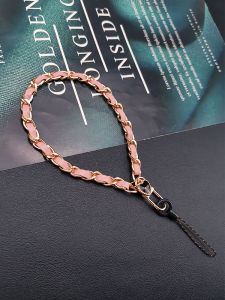 สร้อยคอโทรศัพท์มือถือผู้หญิงระดับไฮเอนด์ INS ทำมือ โซ่ข้อมือสั้น สไตล์สุดเท่ โซ่พกพา ทนทาน สายรัดข้อมือที่แข็งแกร่ง