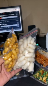 Aneka snack serba 2000 banyak pilihan renyah gurih dan enak