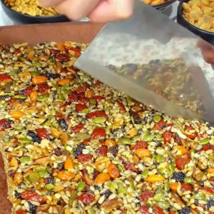 MIXED NUTS WEIGHT LOSS CAKE WooNut Irresistible Mixed Nuts Snack Nutritious Delicious Nut Cake Jujubes Pie Walnuts Peanuts Pastry