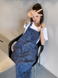 ชุดเดรสยาวผู้หญิงสไตล์ญี่ปุ่นหวานสไตล์ฝรั่งเศสฤดูร้อนปี 2025 ชุดเดรสยาวผ้าเดนิมลายผูกโบว์สไตล์เกาหลีแขนกุดเอวสูง