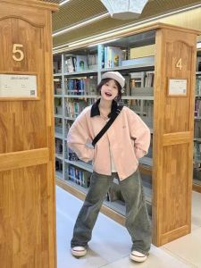 อเมริกันเรโทรสีชมพู ปกตั้ง เสื้อแจ็คเก็ต ผู้หญิง ฤดูใบไม้ผลิ ฤดูใบไม้ร่วง ใหม่ไม่ซ้ําใคร ลำลอง หลวม ชุดเบสบอล หนาขึ้น ซิป เสื้อแจ็คเก็ต