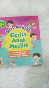 Buku Cerita Anak Muslim Bergambar Islami Bilingual Aku Suka Bersedekah Berkerudung Pakaian Bersih Sayang Kucing Adab Makan Minum Ucapkan Terimakasih\\n\\n Pendahuluan\\n\\nApa itu Buku Cerita Anak Muslim? Buku cerita anak Muslim adalah buku yang berisi cerita-cerita yang mengajarkan nilai-nilai Islam kepada anak-anak. Tujuan utama dari buku ini adalah untuk membantu anak-anak memahami dan menerapkan ajaran Islam dalam kehidupan sehari-hari mereka. Manfaat buku cerita anak Muslim sangat banyak, mulai dari membantu anak-anak belajar tentang agama, memperkaya kosakata, hingga melatih imajinasi dan kreativitas mereka.\\n\\n Pakaian Bersih & Kerudung\\n\\nMengenakan pakaian bersih merupakan salah satu aspek penting dalam kehidupan sehari-hari. Dalam buku cerita anak Muslim, hal ini diajarkan sebagai bagian dari adab dan perilaku yang baik. Selain itu, memakai kerudung juga menjadi salah satu topik penting yang diajarkan dalam buku ini. Kerudung bukan hanya sebagai simbol identitas Muslim, tetapi juga sebagai bentuk rasa syukur dan taat kepada Allah SWT.\\n\\n Adab Makan Minum\\n\\nAdab makan minum adalah salah satu topik penting yang diajarkan dalam buku cerita anak Muslim. Makan secara teratur dan minum air putih merupakan bagian dari adab makan minum yang diajarkan dalam buku ini. Anak-anak diajarkan untuk selalu menjaga kesehatan tubuh mereka dengan cara makan dan minum yang benar.\\n\\n Bilingual Islami\\n\\nBuku cerita anak Muslim ini ditulis dalam bahasa Indonesia dan Inggris, sehingga anak-anak dapat belajar dua bahasa sekaligus. Nilai-nilai Islami juga menjadi fokus utama dalam buku ini, sehingga anak-anak dapat belajar tentang agama Islam sambil menikmati cerita-cerita yang seru dan menarik.\\n\\n Aku Suka Bersedekah\\n\\nPentingnya sedekah menjadi salah satu topik penting yang diajarkan dalam buku cerita anak Muslim. Sedekah bukan hanya sebagai bentuk ibadah, tetapi juga sebagai cara untuk membantu sesama. Anak-anak diajarkan untuk selalu berbagi dengan sesama dan merasa senang ketika dapat membantu orang lain. Cara mengajarkan sedekah kepada anak-anak juga menjadi salah satu fokus utama dalam buku ini, sehingga anak-anak dapat belajar tentang sedekah dengan cara yang mudah dan menyenangkan.\n}