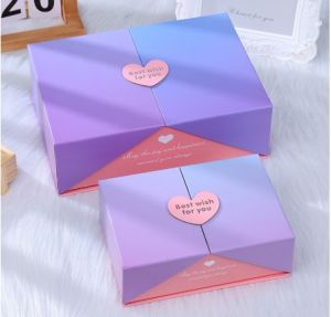 กล่องใส่ของขวัญ กล่องใส่ของขวัญสุดหรู หรือ กล่องของขวัญสำเร็จรูป ( 500 บาท )