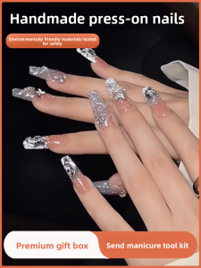 CHUBEISHI | Sparkling Butterfly Handmade Nail Chain