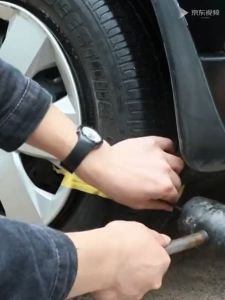 Chai vá lốp xe khẩn cấp Botny B-2146 dung tích 450ml cứu nguy dọc đường