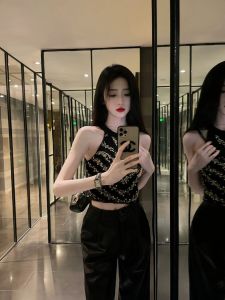 เสื้อกั๊กถักคอแขวนประดับเพชรสำหรับผู้หญิง ทรงเข้ารูป แขนกุด ทรงเข้ารูป สไตล์สตรีท ฤดูร้อน 2023 เสื้อผ้าทำงาน