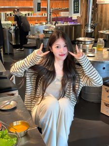 Áo Len Cardigan Dệt Kim Cổ Tròn Mỏng Cho Nữ Đầu Thu 2025 Phong Cách Mới Rộng Rãi Ngắn Áo Khoác Ngoài Thường Ngày