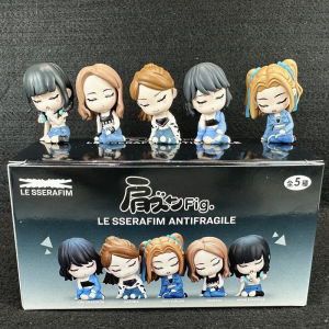 TOMY Multi-Beautiful Shoulder-to-Shoulder Doll Collectible Figure Girl Group Hot Toy Desktop Decoration PVC Material