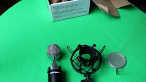 TaffSTUDIO Mikrofon Kondenser & Shock Proof Mount: Suara Jernih untuk Youtuber & Karaoke
