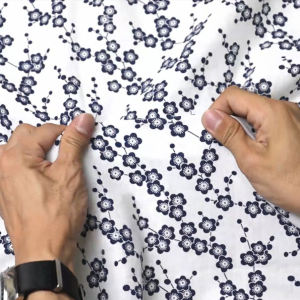 ผ้าคอตต้อนทีซี 13 ปอนด์ ลายดอกบ๊วย 44 นิ้ว ผ้าเมตร ผ้าหลา