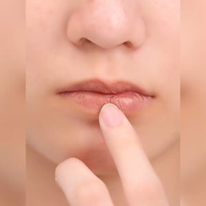 LAIKOU Japan Sakura Hydrating Lip Mask Moisturizing Lighten Lip Lines Soften Cutin Collagen Lip Mask