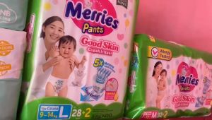 [TERMURAH] Popok Bayi Merries Pants Good Skin Popok Celana dan Perekat