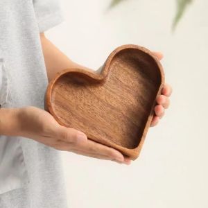 Creative Heart Shape Dessert Storage Box Solid Wood Candy Tray Natural Walnut Serving Platter Stackable Nut Bowl for Snacks