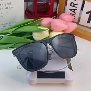 Sun Protection Anti-UV Sunglasses Clip-on Polarized Korean New Fashion Sunglasses Clip-on Flip-up Ultra-light Glasses Clip-on Night Vision Driving Sunglasses Cermin Mata Hitam 太阳镜