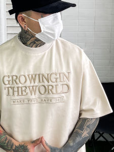 เสื้อยืดแขนสั้นผู้ชายสไตล์ใหม่ฤดูร้อนปี 2025 ทรงหลวม ทรงโอเวอร์ไซส์ สไตล์สตรีท เสื้อคู่รัก ผ้าสuede ระบายอากาศได้ดี สวมใส่สบาย