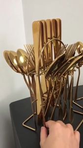 ชุดช้อนส้อมสแตนเลส 24 ชิ้น ช้อนส้อม พร้อมที่วาง เงิน/ทอง ผลิตจากสแตนเลสหนาได้มาตรฐานมีคุณภาพ