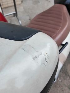 ครีมลบรอยขีดข่วน ครีมลบรอยขีดข่วน ครีมขัด การลบรอยขีดข่วน แถมฟรี ฟองน้ำสำหรับขัด