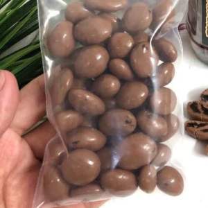 Socola sữa hạnh nhân Kirkland Milk Chocolate with Admonds của Mỹ lẻ 450gr và hộp 1.36kg