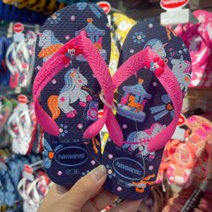 รองเท้าแตะยางกันลื่นสำหรับเด็กผู้หญิง Havaianas รุ่นใหม่ ฤดูร้อน รองเท้าแตะชายหาด สวมใส่สบาย ทนทาน รองเท้าลำลองสำหรับเด็ก