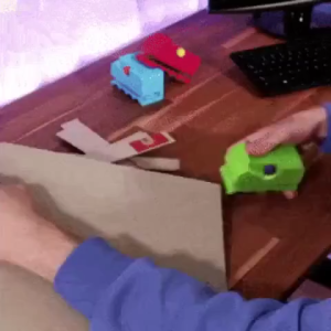 Kitty Cutter – Cardboard Cutter Tool for DIY Cat Scratchers (1 Blade Included)