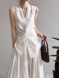 Womens Slim Fit V-Neck Knotless Sleeveless Blouse in Light Linnen Summer New Fashion Unique Elegant Control Waize Versatile