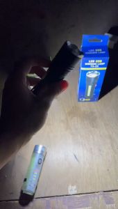 Flashlight LED COB Torchlight Magnet T6-26  Sangat Terang..(tapak bermagnet) zoom in 200 meter