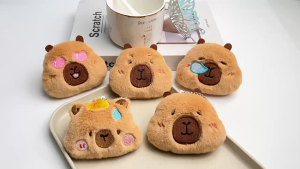 𐙚[Bóp kêu] Móc khoá gấu bông Capybara vô tri độc lạ hài hước giá rẻ quà tặng gắn charm túi xách
