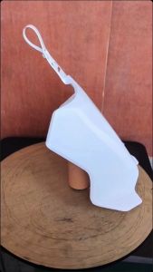 Papan Plat Nomer Trail KXF 250 KX 250\\n\\n Apa Itu Papan Plat Nomer Trail KXF 250?\\nPapan plat nomer trail KXF 250 dan KX 250 adalah aksesori penting yang ditempelkan pada motor trail untuk menampilkan nomor registrasi kendaraan. Plat nomer ini memastikan bahwa motor trail Anda terdaftar secara resmi dan dapat digunakan di jalan raya.\\n\\n Fungsi Papan Plat Nomer Motor KXF 250\\nFungsi utama dari papan plat nomer trail KXF 250 adalah sebagai identifikasi resmi kendaraan. Dengan plat nomer, motor trail Anda dapat diidentifikasi oleh pihak berwenang dan pengendara lainnya. Selain itu, plat nomer juga membantu melindungi kendaraan Anda dari pencurian.\\n\\n Spesifikasi Papan Plat Motor KXF 250\\nPapan plat nomer trail KXF 250 memiliki spesifikasi yang sesuai dengan standar regulasi kendaraan. Plat nomer ini biasanya terbuat dari bahan yang tahan lama dan anti karat, seperti logam atau plastik berkualitas tinggi. Ukuran plat nomer trail KXF 250 umumnya sesuai dengan standar nasional, sehingga cocok untuk digunakan di berbagai negara.\\n\\n Aksesoris Motor KXF 250\\nSelain papan plat nomer trail KXF 250, ada berbagai aksesoris lain yang dapat meningkatkan performa dan kenyamanan pengendaraan motor trail Anda.\\n\\n Pilihan Aksesoris Motor KXF 250\\nBeberapa pilihan aksesoris motor KXF 250 antara lain:\\n- Ban off-road\\n- Knalpot racing\\n- Stang handlebar\\n- Saddle seat\\n- Perlengkapan safety\\n\\n Manfaat Aksesoris Motor KXF 250\\nAksesoris motor KXF 250 dapat meningkatkan performa dan kenyamanan pengendaraan motor trail Anda. Misalnya, ban off-road dapat meningkatkan grip pada medan off-road, sedangkan knalpot racing dapat meningkatkan tenaga mesin. Stang handlebar dan saddle seat dapat meningkatkan kenyamanan pengendaraan, sementara perlengkapan safety dapat melindungi pengendara dari bahaya.\\n\\n Cara Menggunakan Papan Plat Nomer Trail KXF 250\\nBerikut adalah langkah-langkah instalasi papan plat nomer trail KXF 250 dan tips penggunaannya.\\n\\n Langkah-langkah Instalasi Papan Plat Motor KXF 250\\nBerikut adalah langkah-langkah instalasi papan plat nomer trail KXF 250:\\n1. Siapkan alat instalasi, seperti kunci dan perekat.\n2. Bersihkan area pemasangan plat nomer.\n3. Tempelkan papan plat nomer trail KXF 250 pada area yang telah dibersihkan.\n4. Gunakan perekat atau alat pengikat lainnya untuk menempelkan papan plat nomer trail KXF 250 dengan kuat pada motor trail Anda.\\n\\n Tips Menggunakan Papan Plat Nomer Motor KXF 250\\nBerikut adalah beberapa tips menggunakan papan plat nomer trail KXF 250:\\n- Selalu pastikan bahwa papan plat nomer trail KXF 250 terpasang dengan kuat dan tidak mudah lepas.\\n- Jika plat nomer trail KXF 250 rusak atau hilang, segera ganti dengan yang baru.\\n- Pastikan bahwa nomor registrasi kendaraan Anda tertera dengan jelas pada papan plat nomer trail KXF 250.\"\n}